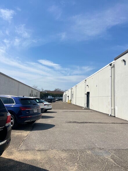 More Photos Of 168 Broad Hollow Rd, Farmingdale Freestanding For Lease