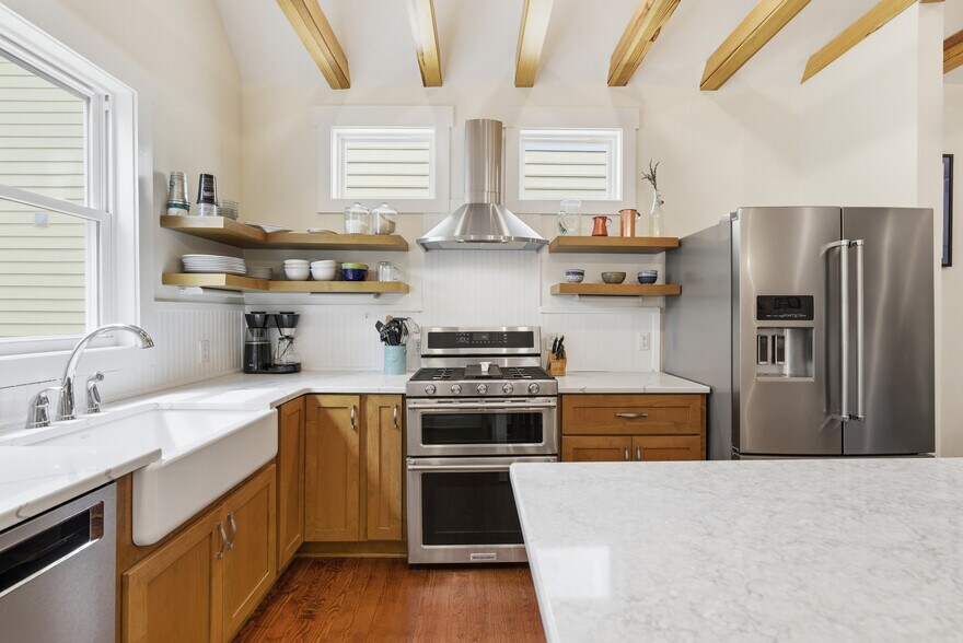 More Photos Of 119 N Davis St, Southport Hospitality For Sale