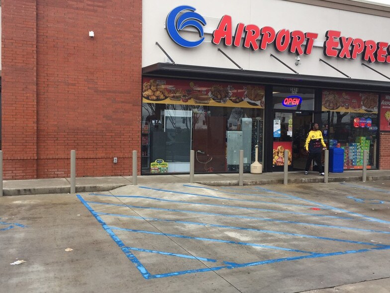 More Photos Of 2821 Airways Blvd, Memphis Bank For Lease