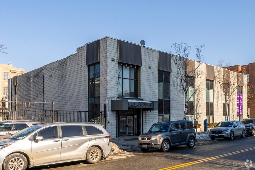 Primary Photo Of 813 Quentin Rd, Brooklyn Medical For Lease