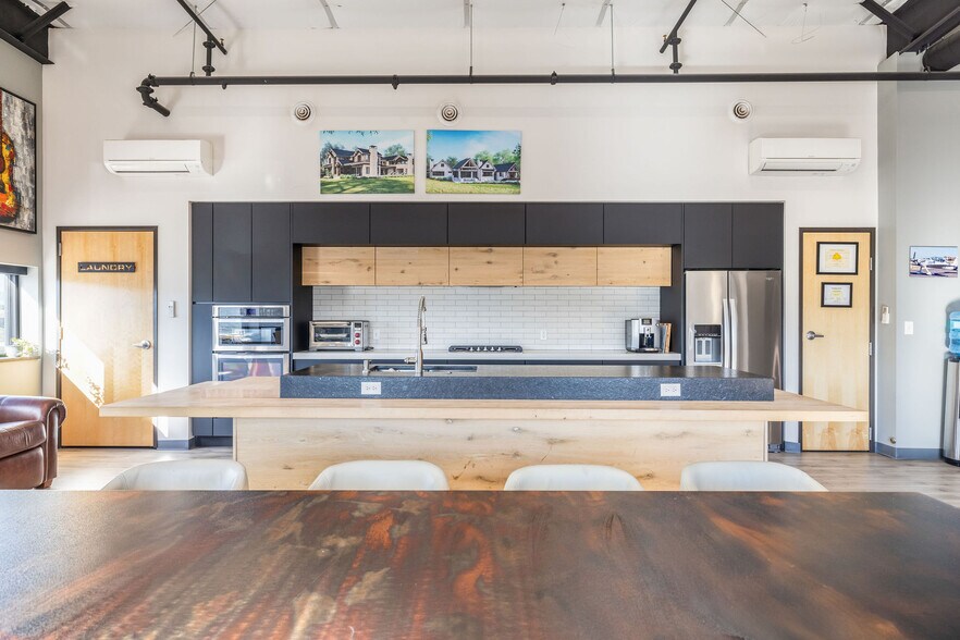 More Photos Of 3080 Airport Dr, Erie Flex For Sale