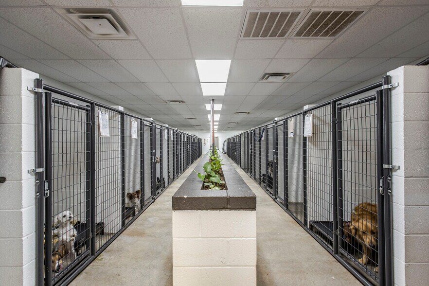 More Photos Of 39812 Hazel Dell Rd, Shawnee Veterinarian Kennel For Sale