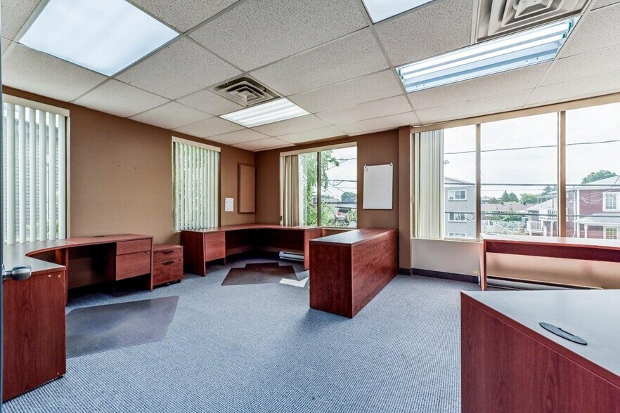 More Photos Of 5687 Av Auteuil, Brossard Office For Lease