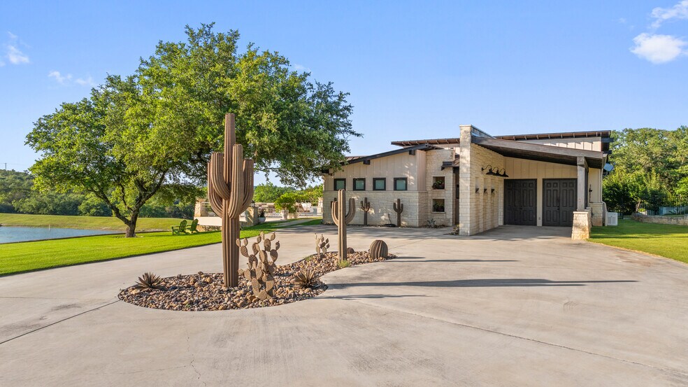 More Photos Of 101 Rolling Hills Rd, Blanco Specialty For Sale
