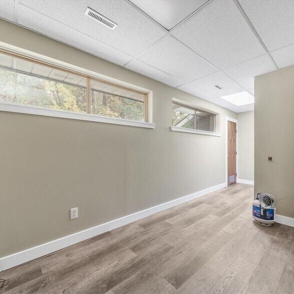 More Photos Of 25400-25430 Goddard Rd, Taylor Medical For Sale