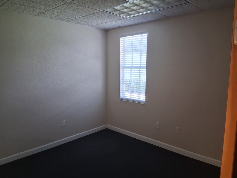 More Photos Of 5218 4th Avenue Cir E, Bradenton Medical For Lease