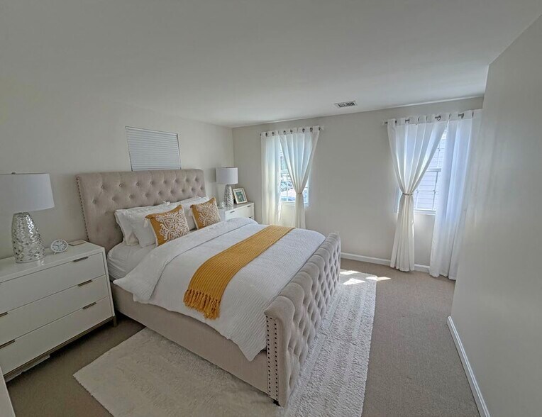 More Photos Of 39 Pearl St, Hyannis Apartments For Sale