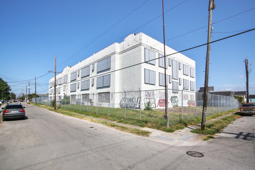 More Photos Of 1301 Clouet St, New Orleans Schools For Sale