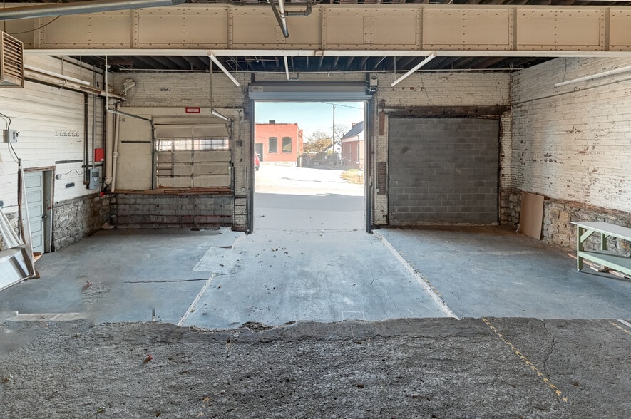 More Photos Of 1400 Agnes Ave, Kansas City Warehouse For Lease