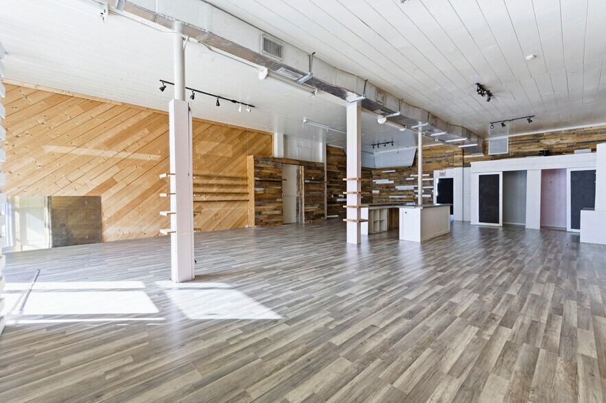 More Photos Of 5023 S Dixie Hwy, West Palm Beach Storefront For Lease