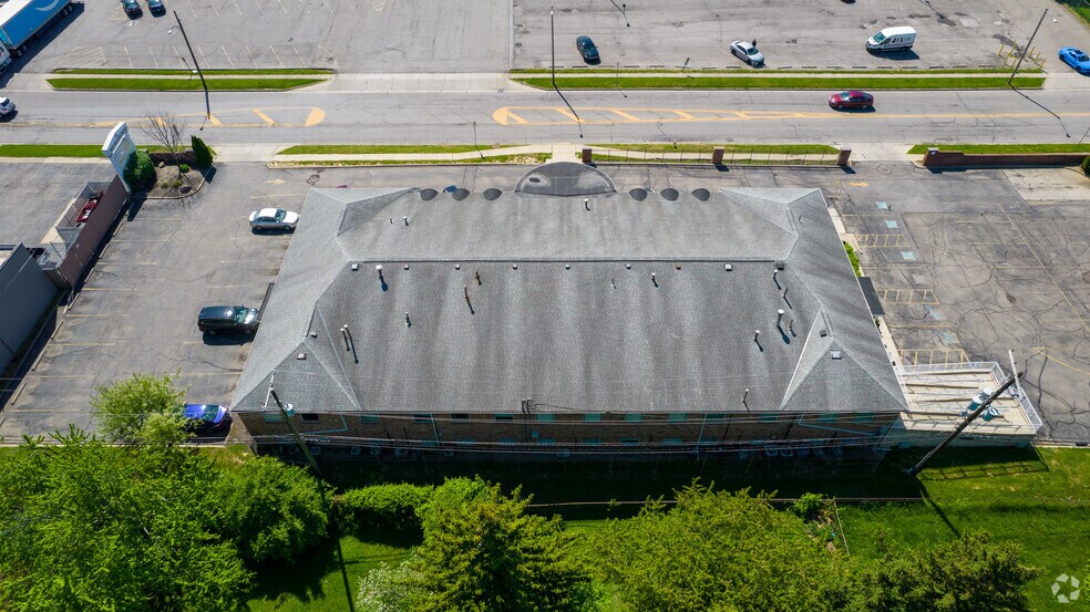 More Photos Of 50 Old Village Rd, Columbus Office For Lease