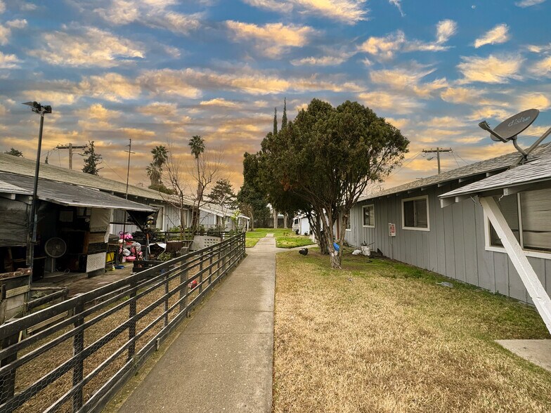 More Photos Of 6860 Walnut Ave, Winton Apartments For Sale