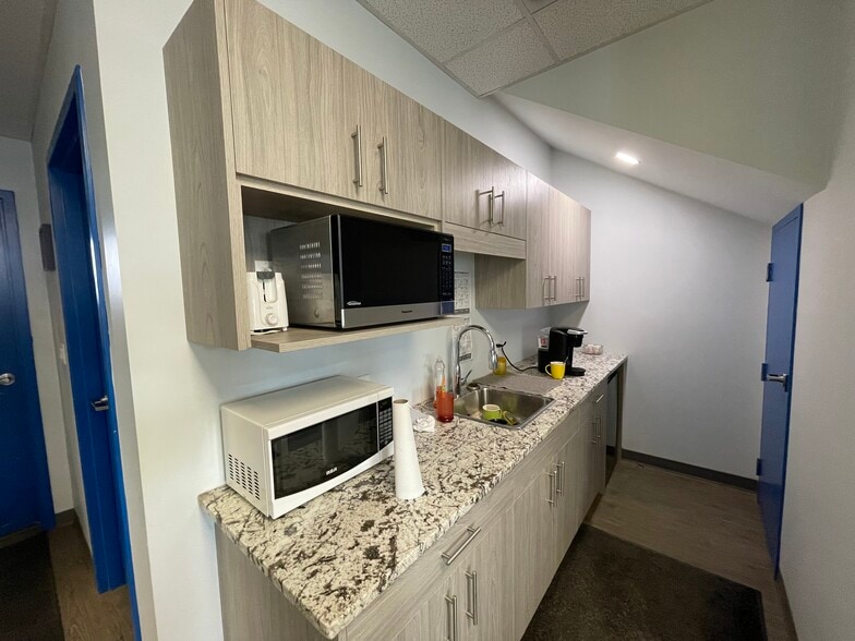 More Photos Of 280 Portage Clos, Sherwood Park Warehouse For Sale