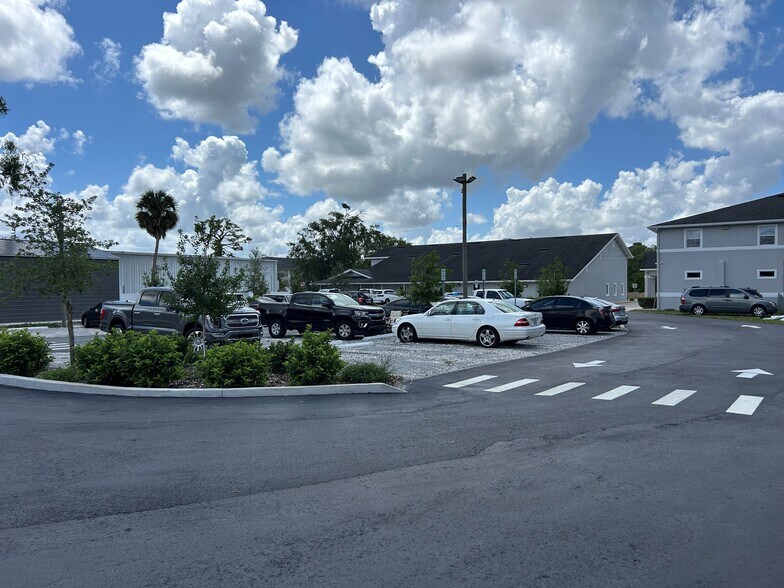 More Photos Of 150 Dog Track Rd, Longwood Office For Lease