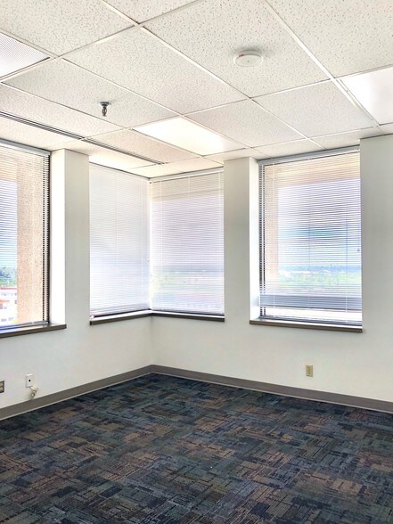 More Photos Of 1777 Main St, Sarasota Office For Sale