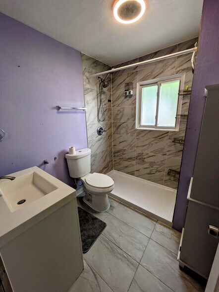 More Photos Of 616 Mill St, Maupin Hotel For Sale