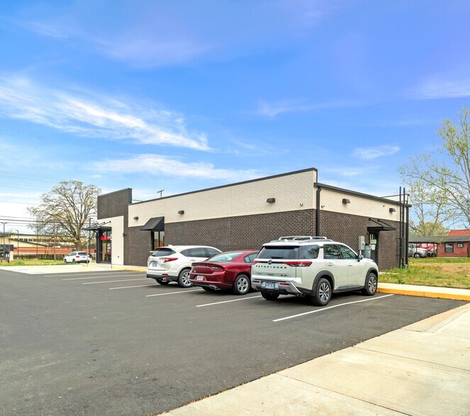 More Photos Of 32 S Broadview St, Greenbrier Medical For Sale