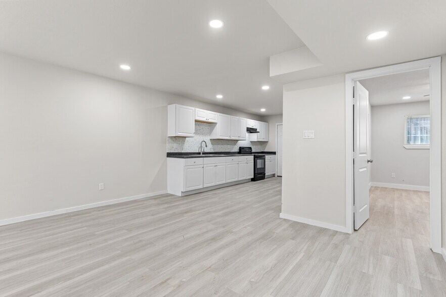 More Photos Of 8330 Carvel Ln, Houston Apartments For Sale