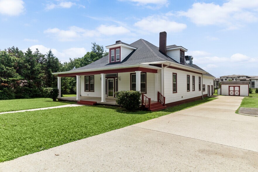 More Photos Of 300 Maple St, Smyrna Restaurant For Sale