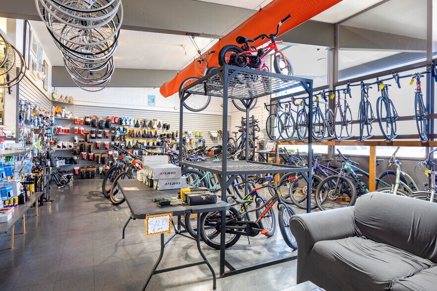 More Photos Of 1301 E Fry Blvd, Sierra Vista General Retail For Sale