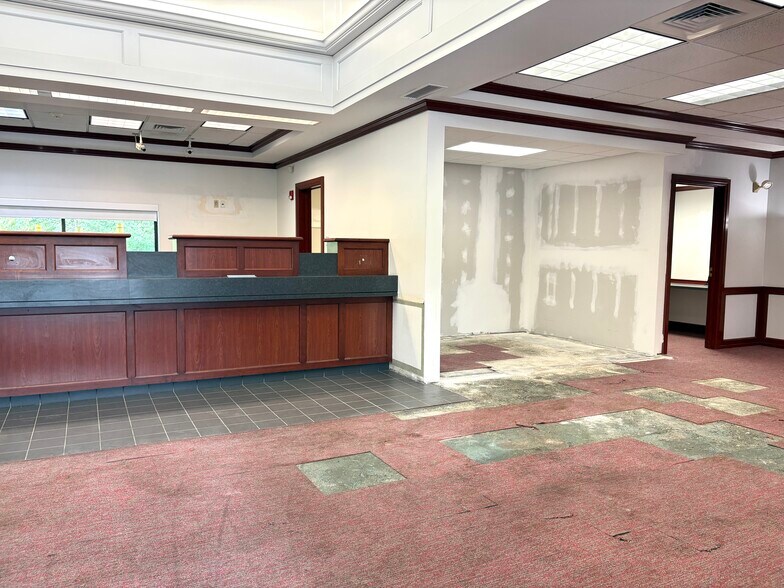 More Photos Of 3060 Industry Dr, Lancaster Specialty For Lease