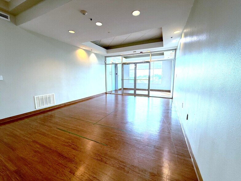 More Photos Of 1743 Park Center Dr, Orlando Medical For Lease