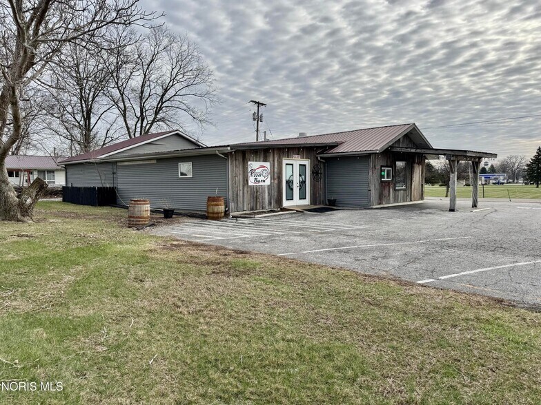 More Photos Of 404 W Vine St, Edgerton Restaurant For Sale