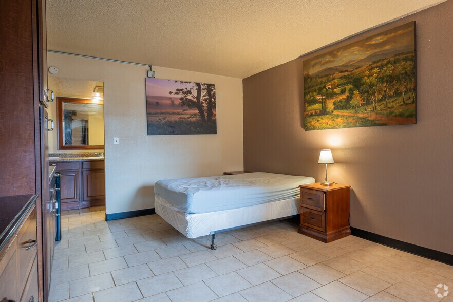 More Photos Of 115 NW Harlem Rd, Kansas City Apartments For Sale