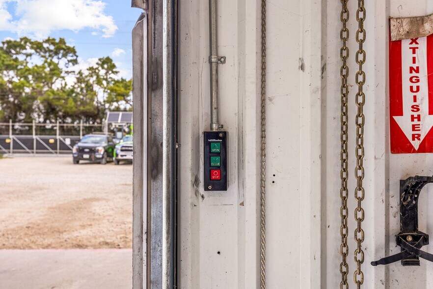 More Photos Of 15720 Garrett Rd, Houston Industrial For Sale