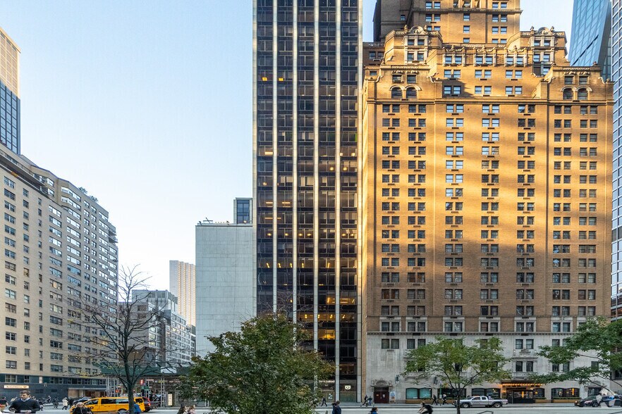 More Photos Of 1350 Avenue of the Americas, New York Office For Lease