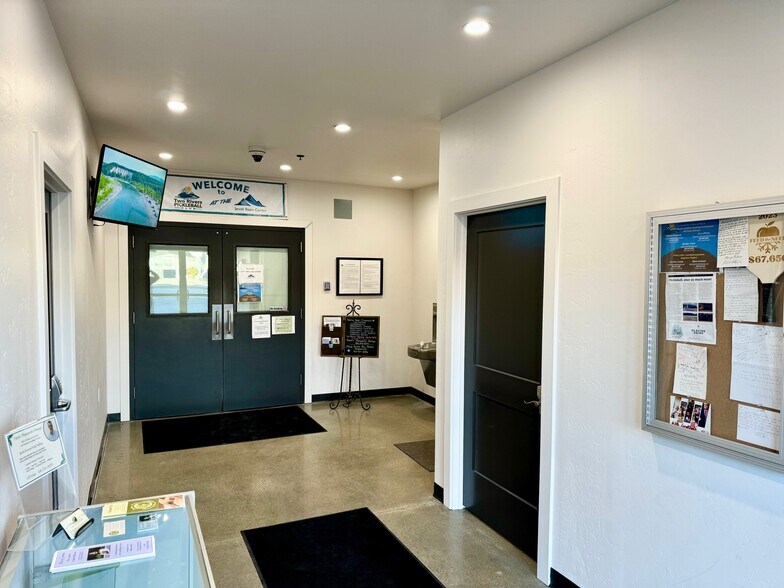 More Photos Of 218 Sportsman Ln, Bigfork Office For Lease