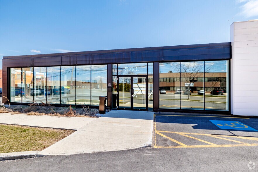 More Photos Of 5720-5726 Ferrier, Mont-Royal Manufacturing For Lease