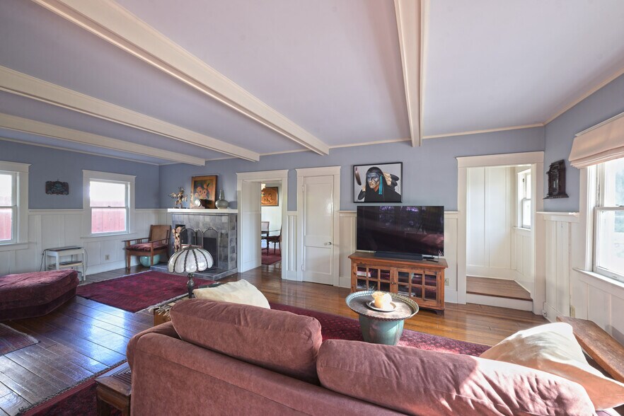 More Photos Of 2636 N Beachwood Dr, Los Angeles Apartments For Sale