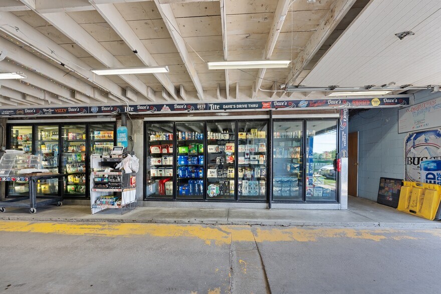 More Photos Of 7697 E Harbor Rd, Lakeside Marblehead Convenience Store For Sale