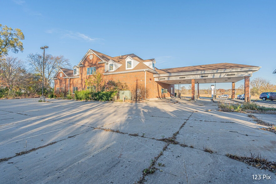 More Photos Of 41412 N Route 83, Antioch Office For Sale