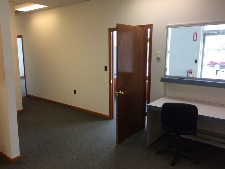 More Photos Of 2419 E High St, Springfield Storefront For Sale