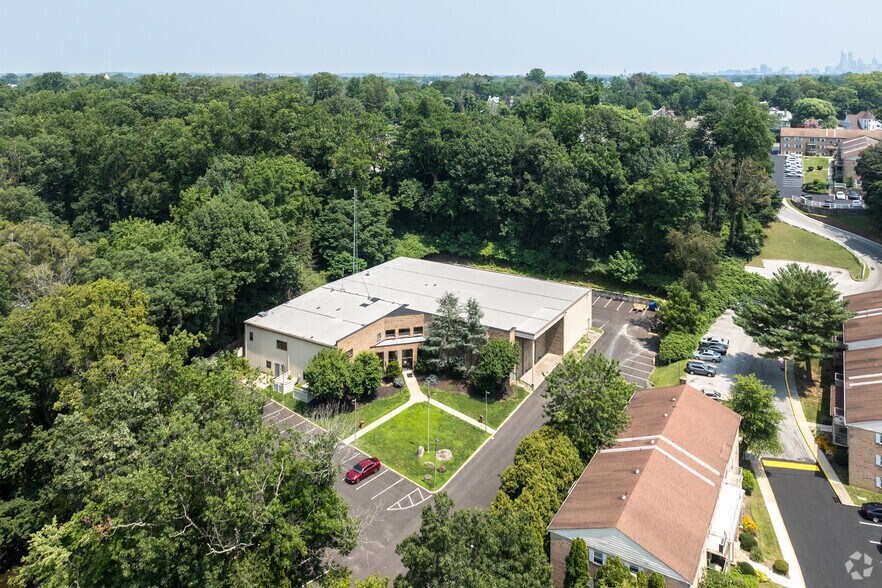 More Photos Of 436 S Lansdowne Ave, Yeadon Office For Lease