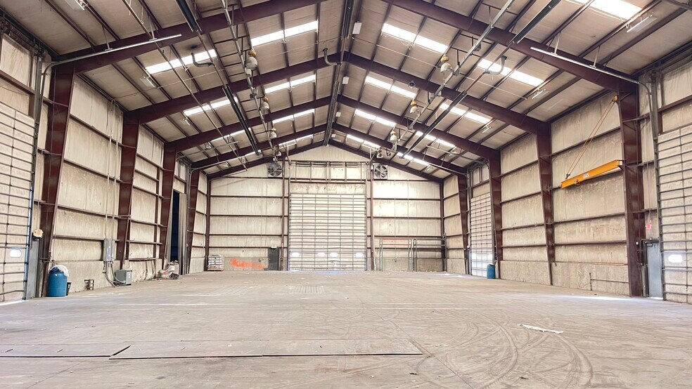 More Photos Of 4308 W Southwest Blvd, Wichita Warehouse For Sale