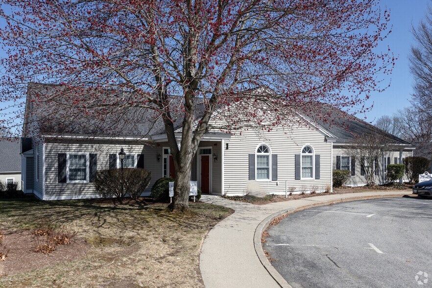 More Photos Of 450 Veterans Memorial Pky, East Providence Medical For Lease