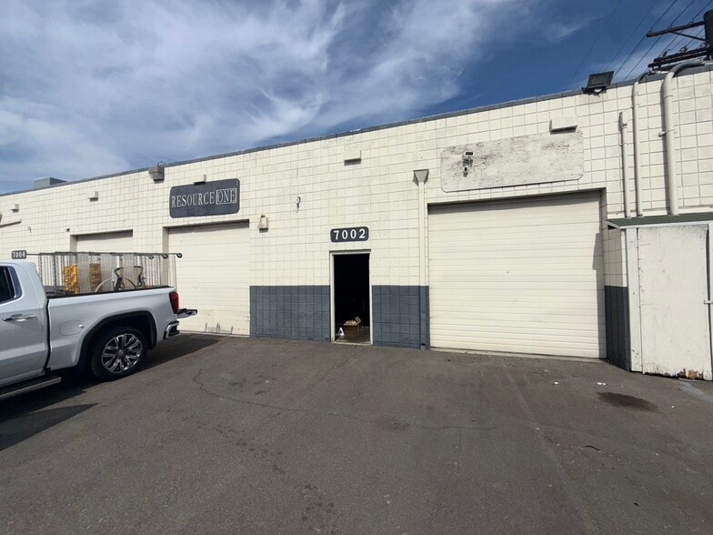 More Photos Of 7000-7016 Darby Ave, Reseda Warehouse For Lease