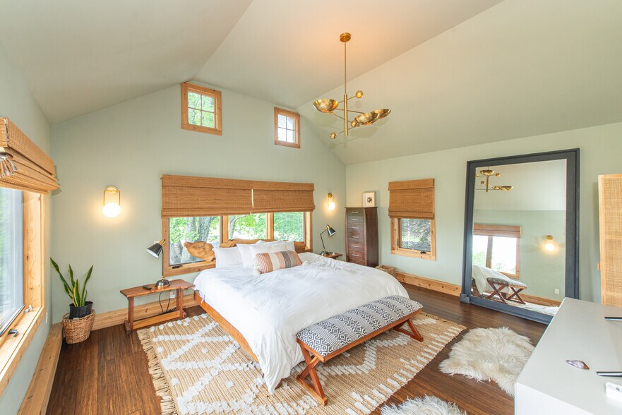 More Photos Of 62 Mount Pleasant Rd, Columbia Specialty For Sale