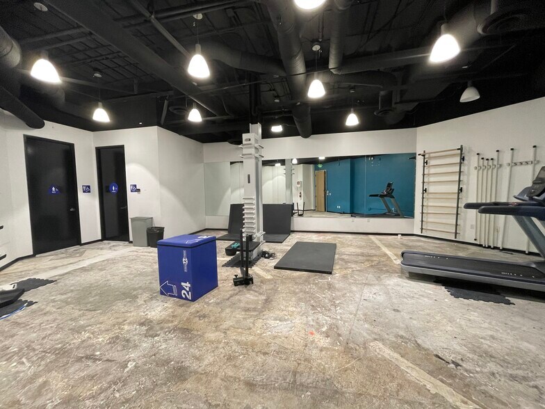 More Photos Of 26010 Mureau Rd, Calabasas Office For Sale