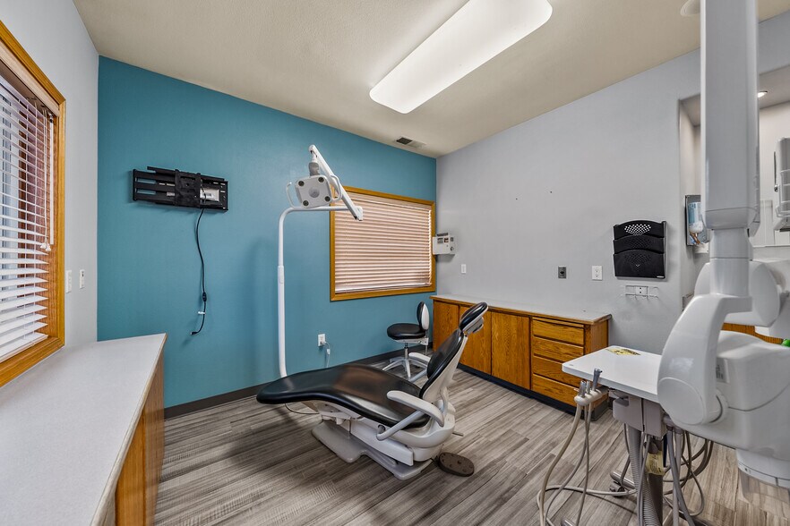 More Photos Of 925 Town Centre Dr, Medford Medical For Lease