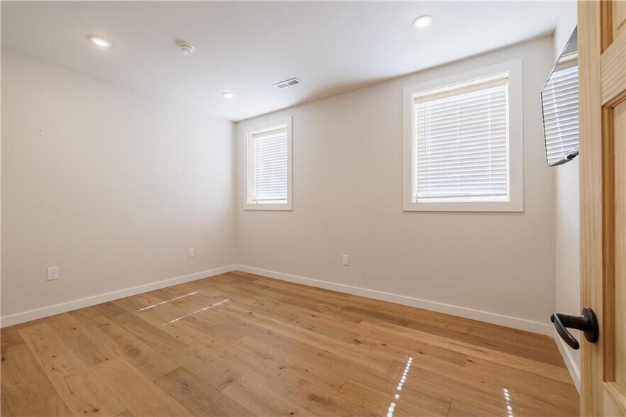 More Photos Of 83 S Main St, Canandaigua Office For Sale