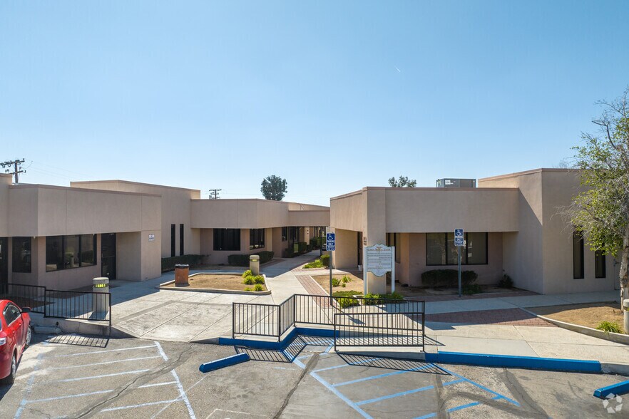 More Photos Of 18523 Corwin Rd, Apple Valley Medical For Lease