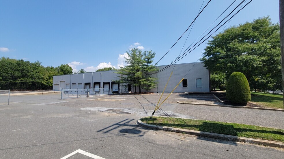 More Photos Of 15 Cotters Ln, East Brunswick Warehouse For Lease