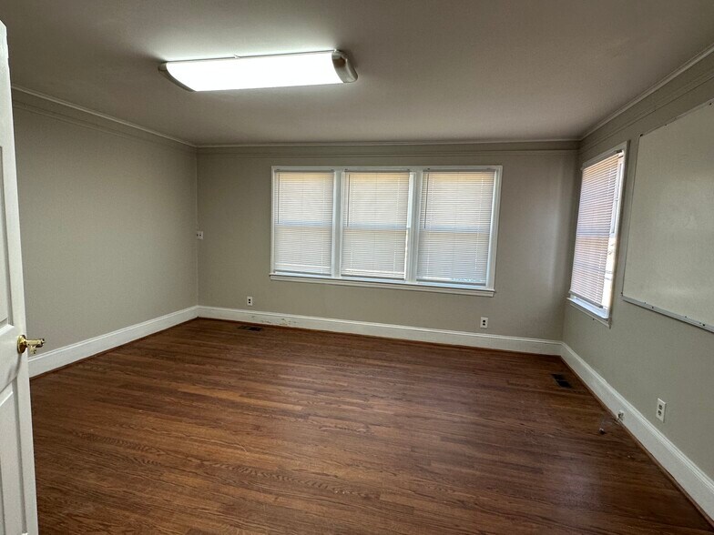 More Photos Of 1901-1903 Bragg Blvd, Fayetteville Office For Lease