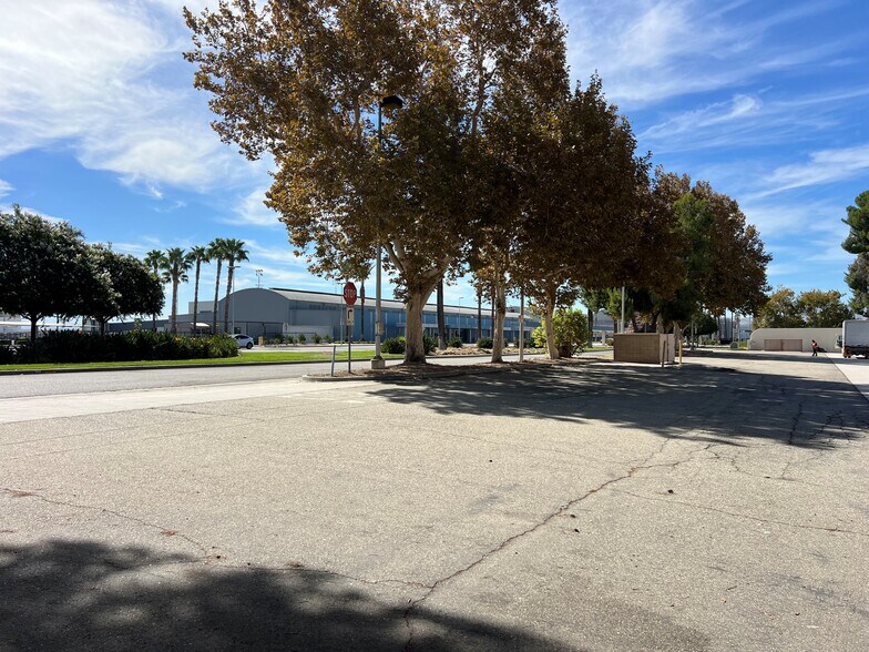More Photos Of 115 N Del Rosa Dr, San Bernardino Warehouse For Lease