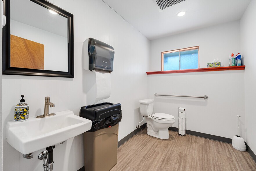 More Photos Of 9330 4th St, Bay City Medical For Sale