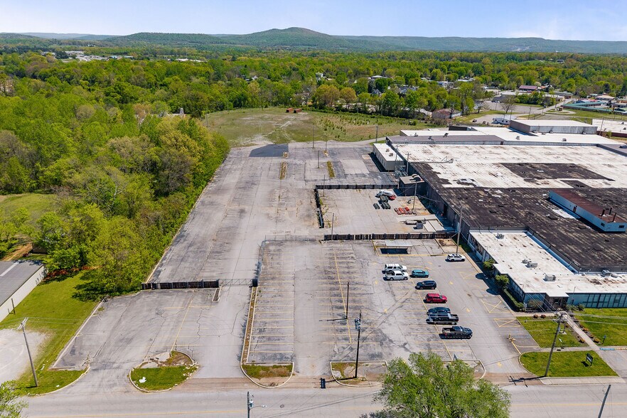 More Photos Of 204 Red Rd, McMinnville Warehouse For Sale